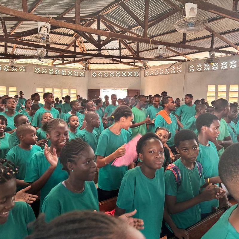 Misiones en África: formando líderes y llevando la Palabra a nuevas generaciones